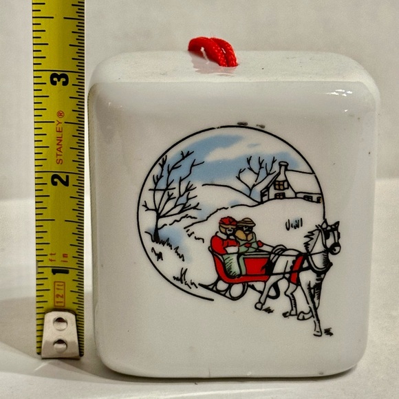 Vintage Ceramic Potpourri Sleigh Ride Double Sided Winter Scene with Stopper - Picture 2 of 5